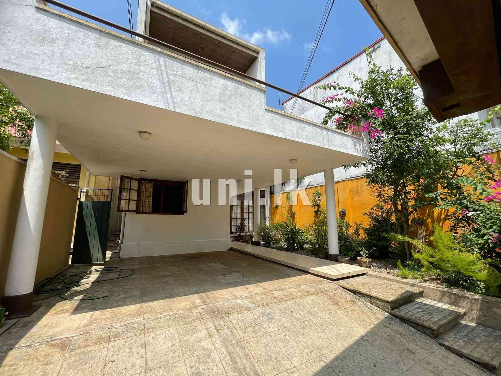 Elegant 2 Storey House with Parking N Rooftop in Mount Lavinia