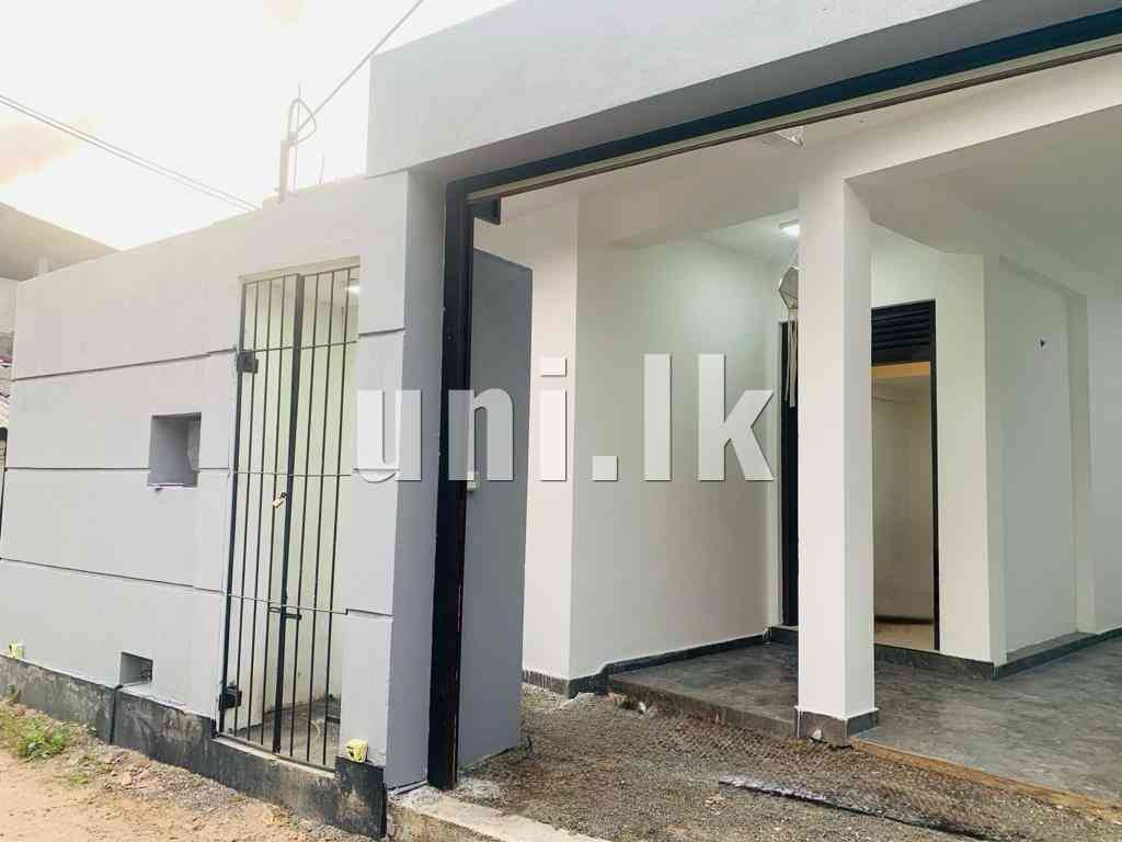 Cozy Single Storey House for Rent or Sale in Lakshapathiya, Moratuwa